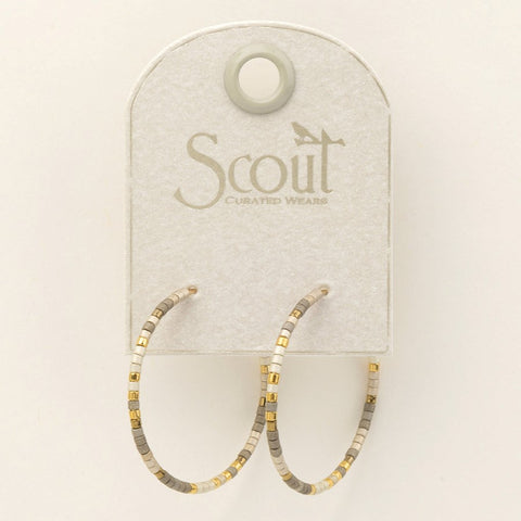 Boucles d’oreilles créoles – Tons naturels et dorés