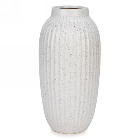 Vase strié blanc cassé