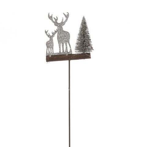 Cerf et sapin sur pic