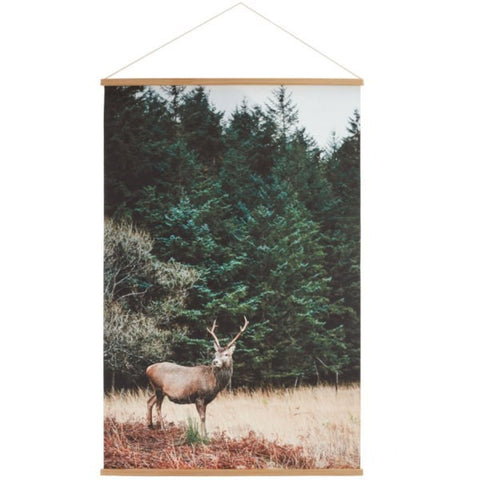 Bannière avec cerf dans la forêt