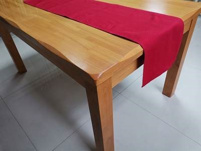 Chemin de table rouge