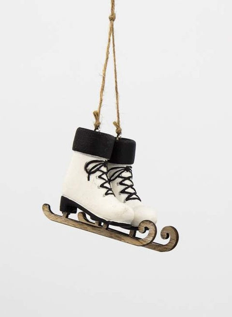 Ornement de patins en bois