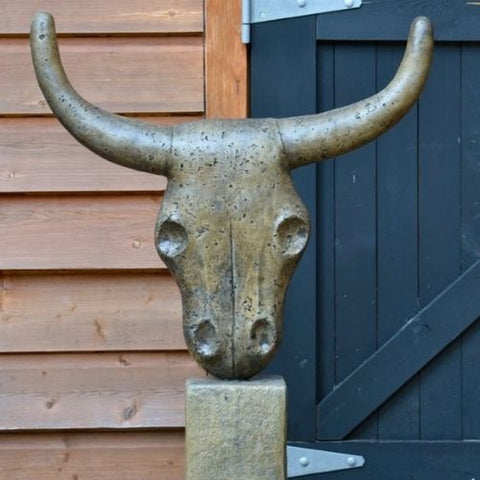 Crâne de boeuf en métal