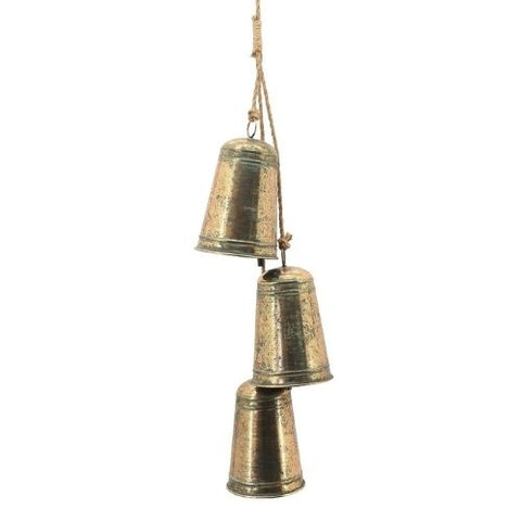 Ensemble de trois cloches de vache en métal au fini antique