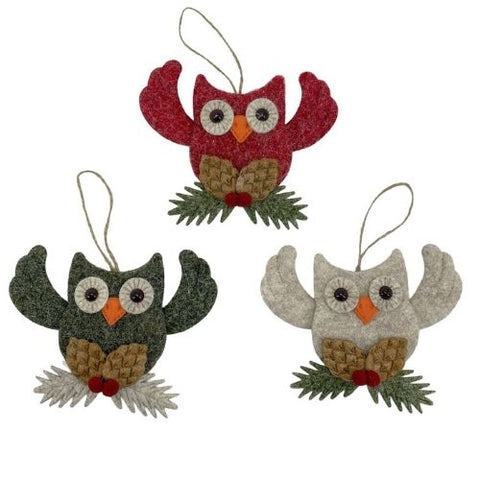 Ornement de hibou en feutre avec pomme de pin
