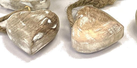 Cœur décoratif en bois blanchi