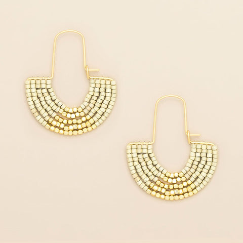 Boucles d’oreilles demi-lune en perles Miyuki – Doré et ivoire