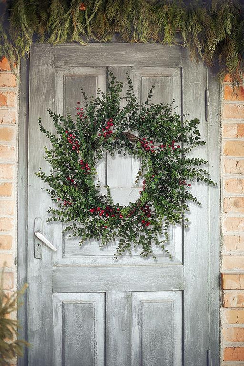 Grande couronne d’eucalyptus et baies