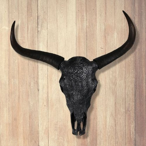 Crâne de vache au design tribal noir
