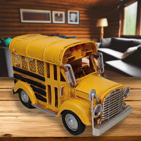 Bus scolaire en métal jaune