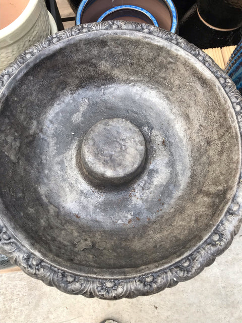 Bain d'oiseaux gris basalte