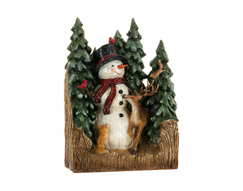Décoration bonhomme de neige dans la forêt