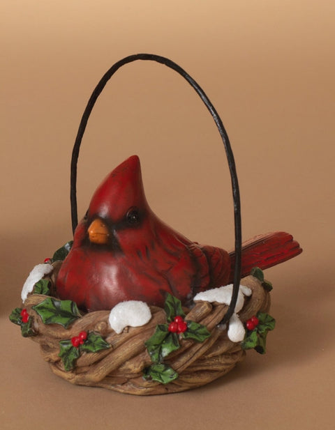 Cardinal rouge dans panier décoré de houx