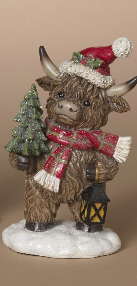 Vache Highland avec sapin et lanterne