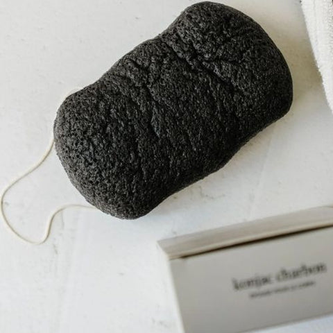 MARÉE CHANDELLE Éponge konjac au charbon pour le corps