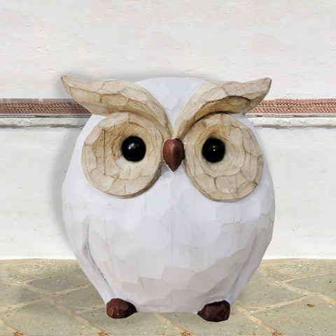 Statue géante de hibou en bois simulé