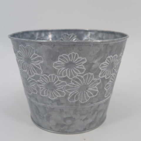 Pot en métal à motifs