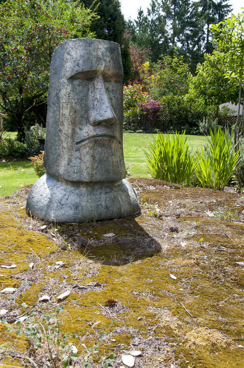 Statue géante de visage ancien