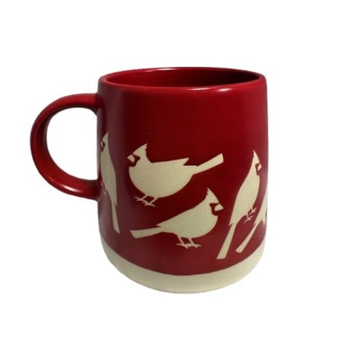 Tasse à base large avec cardinaux rouges