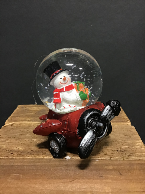 Globe d'eau avec bonhomme de neige