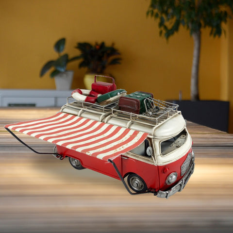 Roulotte décorative rouge et blanche