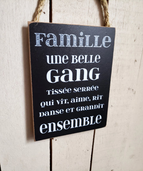 Plaque à suspendre "Famille, une belle gang..."