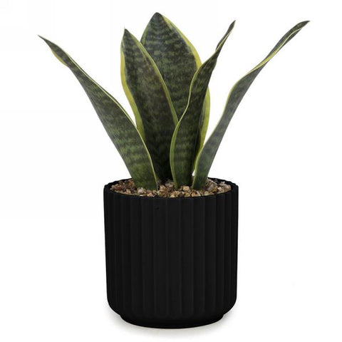 Plante artificielle en pot noir