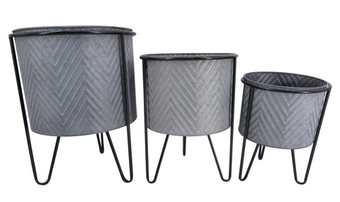 Pot en métal gris