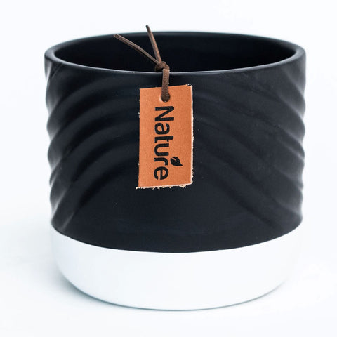 Pot noir à base blanche